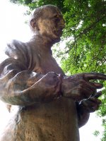 statue